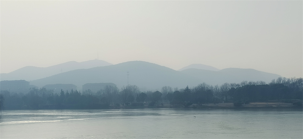 一城青山半城湖